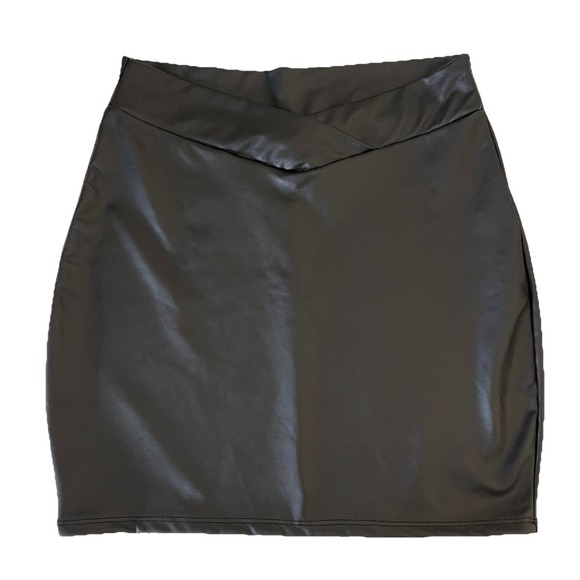 Windsor Dresses & Skirts - Windsor Mini Skirt Womens Large L Faux Leather Black Stretch